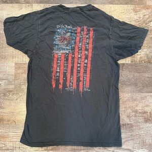 Howitzer Mens Military Style T-Shirt Medium American Flag We the People America